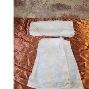 Vintage 2 White Cloth Napkins Embroidered G On The Corner S